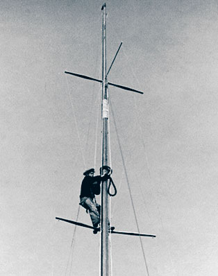 Mast with spreaders
