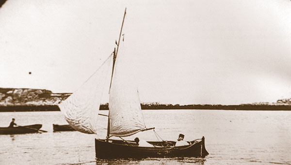 Double-ended, or “Scotch-sterned” boat
