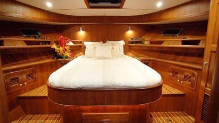 TRAWLER YACHT 485