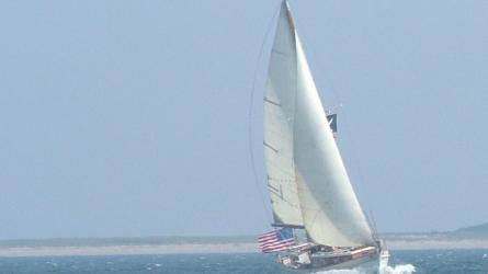 Eldridge-McInnis Magellan 35, undersail