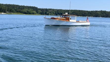 35' Bunker & Ellis lobster yacht, underway