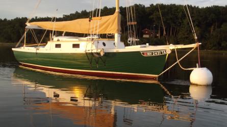 Silk Purse, on mooring starboard side bow view