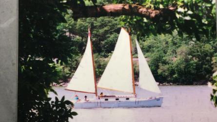 HERRESHOFF MEADOWLARK KETCH, undersail starboard side view