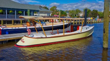 Replica Chesapeake Bay Drake Tail Skiff 32'