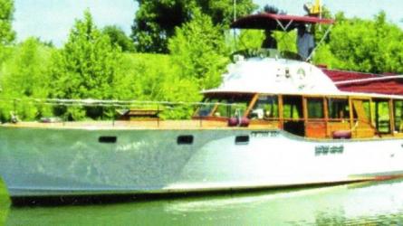 GATSBY, a Stephens Bros. fly-bridge power cruiser.