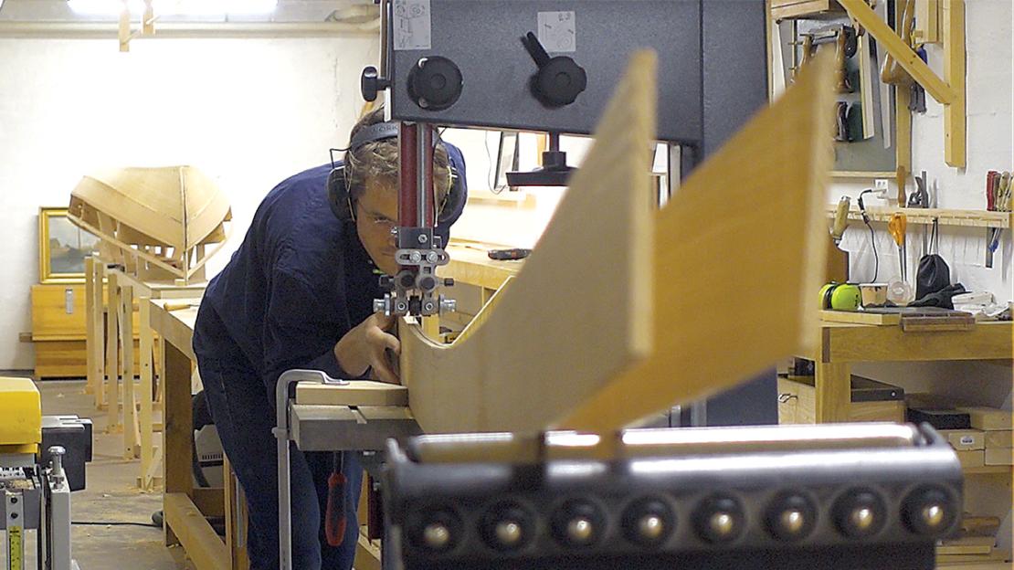 Single-point bandsaw fence