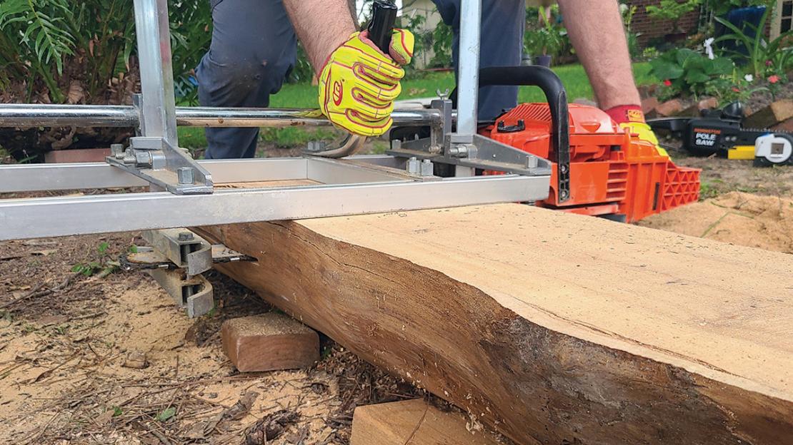 Chainsaw mill.