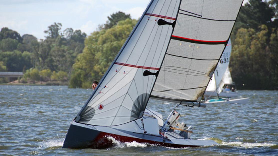 i550 sailboat specs