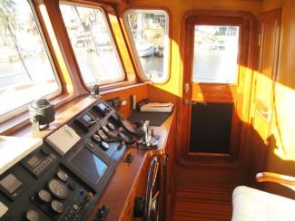 TRAWLER YACHT 585