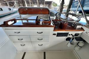 1970 LUZIER 26 CUSTOM CENTER CONSOLE