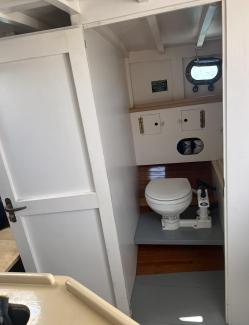 30' Ralph Stanley Classic Lobster Cruiser, head area