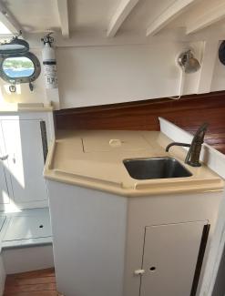 30' Ralph Stanley Classic Lobster Cruiser, kitchen sink
