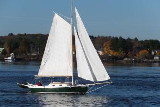 Silk Purse, under sail starboard side view