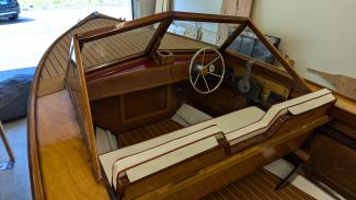 Adorable One-of-a-kind 18' Runabout / Picnic Boat