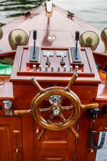 CHIEF UNCAS Captain's Station