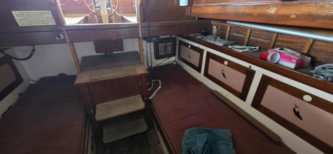 32' Rhodes sloop, inside view