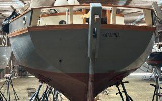 33' English style Gaff Cutter, on stands view  of stern