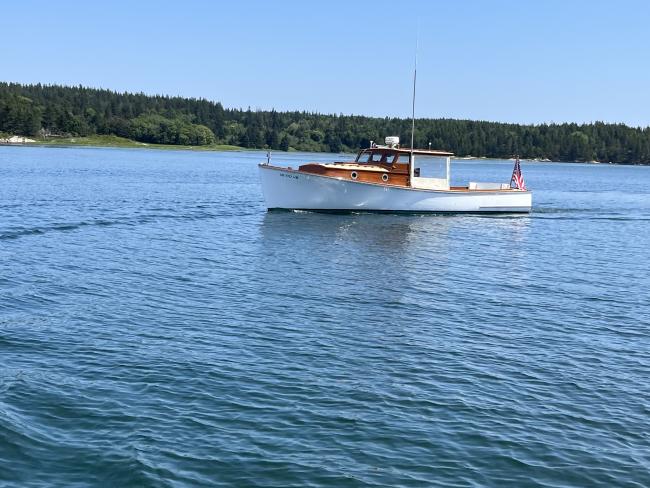 35' Bunker & Ellis lobster yacht, underway