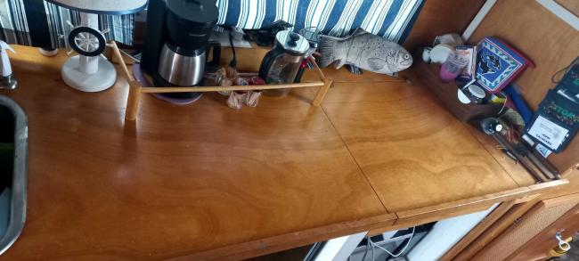36' DEVLIN TRAWLER, 2012, table top, coffee pot