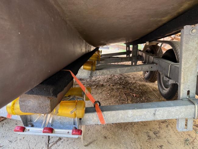 AREY'S XFC 22' CAT, view underneath on trailer