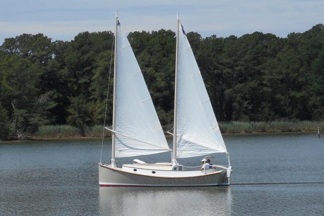 Catbird 24, undersail portside view