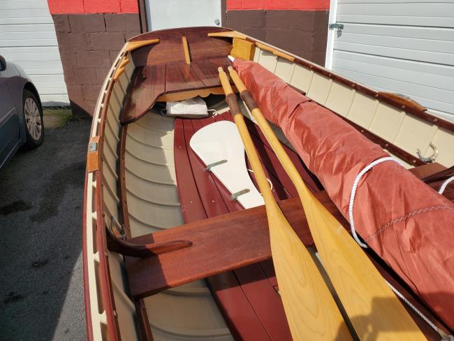 Catspaw Dinhgy, looking above toward stern