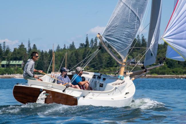 AREY'S XFC 22' CAT, undersail