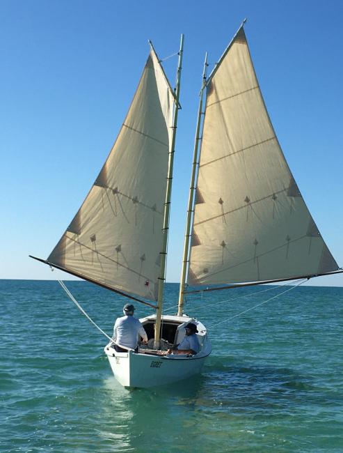 "Egret" Munroe style Sharpie 1981 , undersail, bow view, blue skies