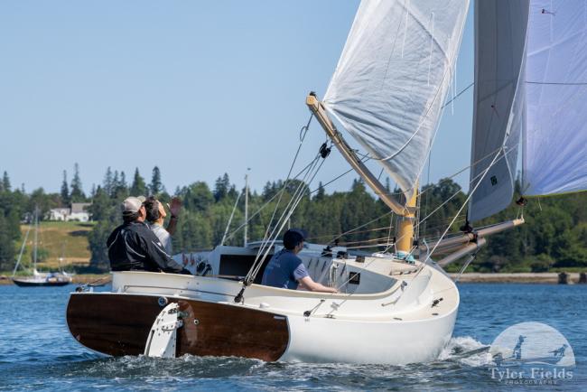 AREY'S XFC 22' CAT, undersail