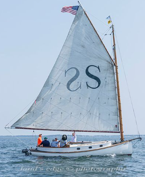 SUSPECT: Historic 1892 H.F Crosby D-Class Gaff-Rigged Catboat, underway