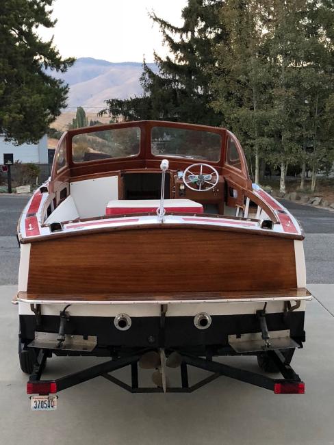 1956 Essaness Craft 23' classic wooden, on tariler view of stern
