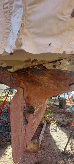 Eldridge-McInnis Magellan 35, view of keel