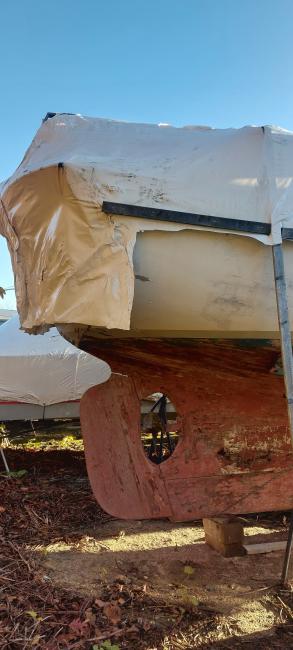 Eldridge-McInnis Magellan 35, starboard side transom