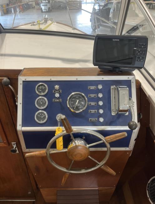 1968/2018 CHRIS-CRAFT CAVALIER CUTLASS 27, helm & dash
