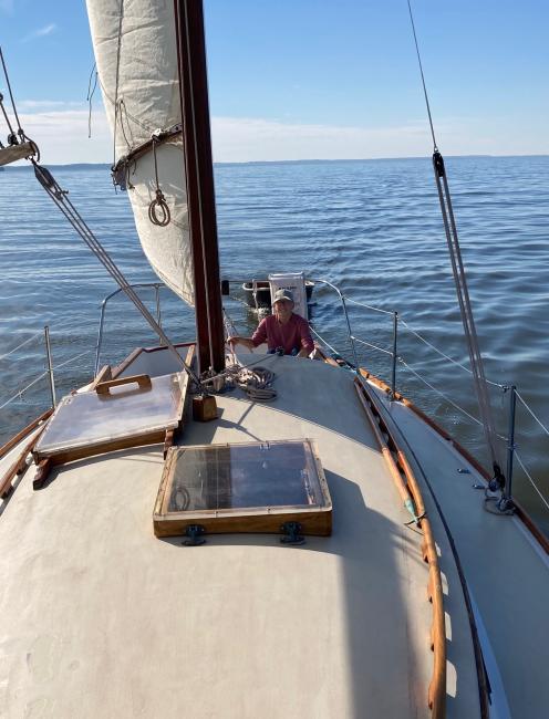 Herreshoff H-31 Cat Ketch sv/Dovetail, in water view of deck