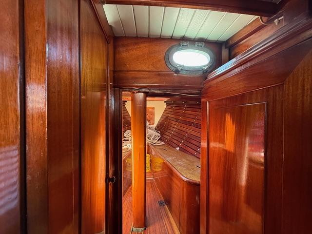 Herreshoff Original H-28 Bright Star, view interior