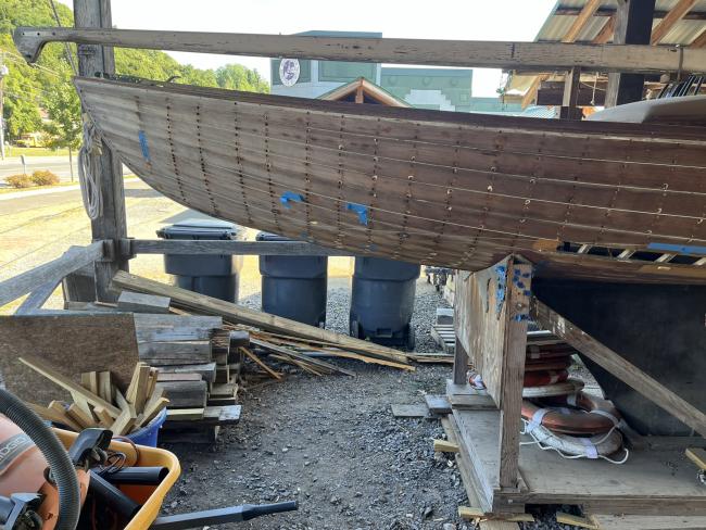 Wooden ballast keel sloop "RASCAL", port side bow end in garage