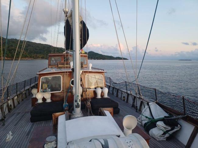 66' 1966 Custom 66 For Sale, on deck cabin 