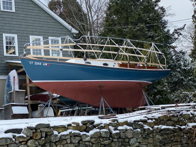 BRIDGES POINT 24, Sail #37, on the hard bow port side view