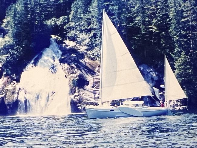 30’ BOLGER CAT-YAWL, in water sails up port side view