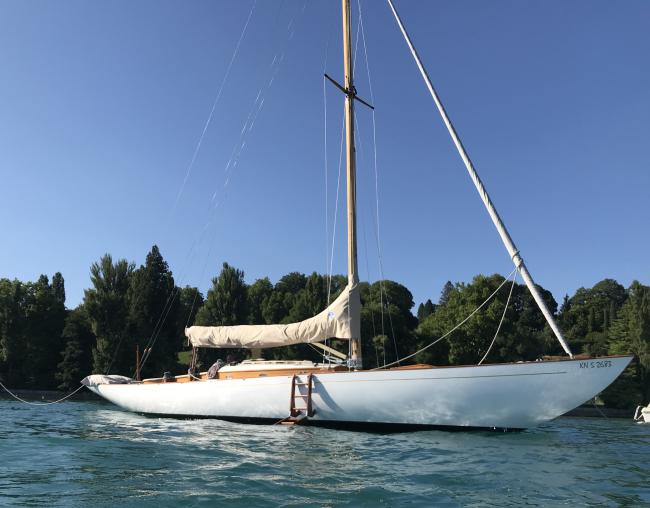 Unique 39ft Cruiser Racer “Carina”, in water, sails down starboard side view