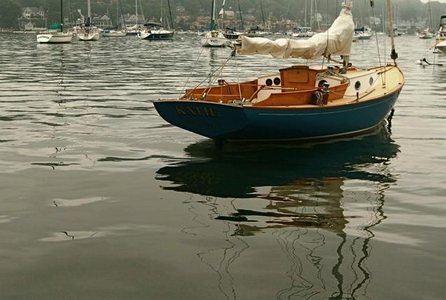 BRIDGES POINT 24, Sail #37, in water stern starboard side view