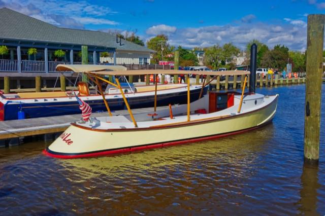 Replica Chesapeake Bay Drake Tail Skiff 32'