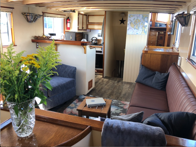 58 Foot William Garden Heavy Timber Motor Yacht Built 1952, inside seating area