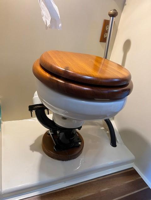 "SHADOWFOX" 31' Ocean crossing cruiser, The head