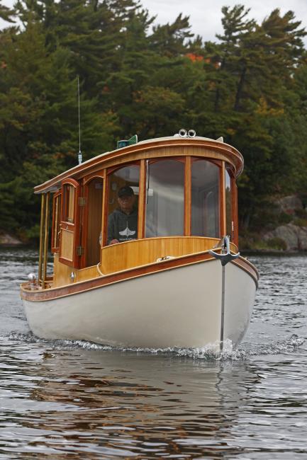 Sparks 30' electric/solar/diesel , unverway bow starboard side