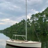 Arch Davis Ace 14, in water starboard view